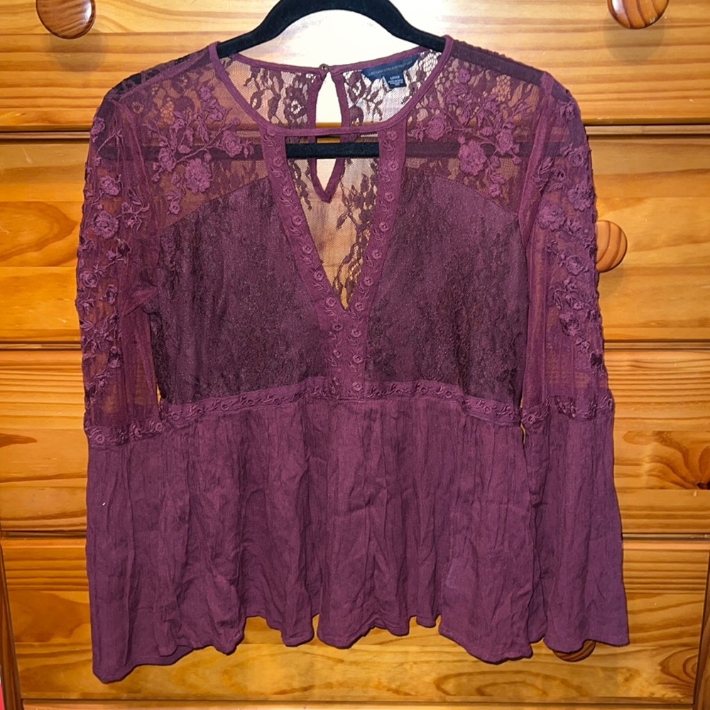 American Eagle maroon lace v neck flowy bell sleeve top!